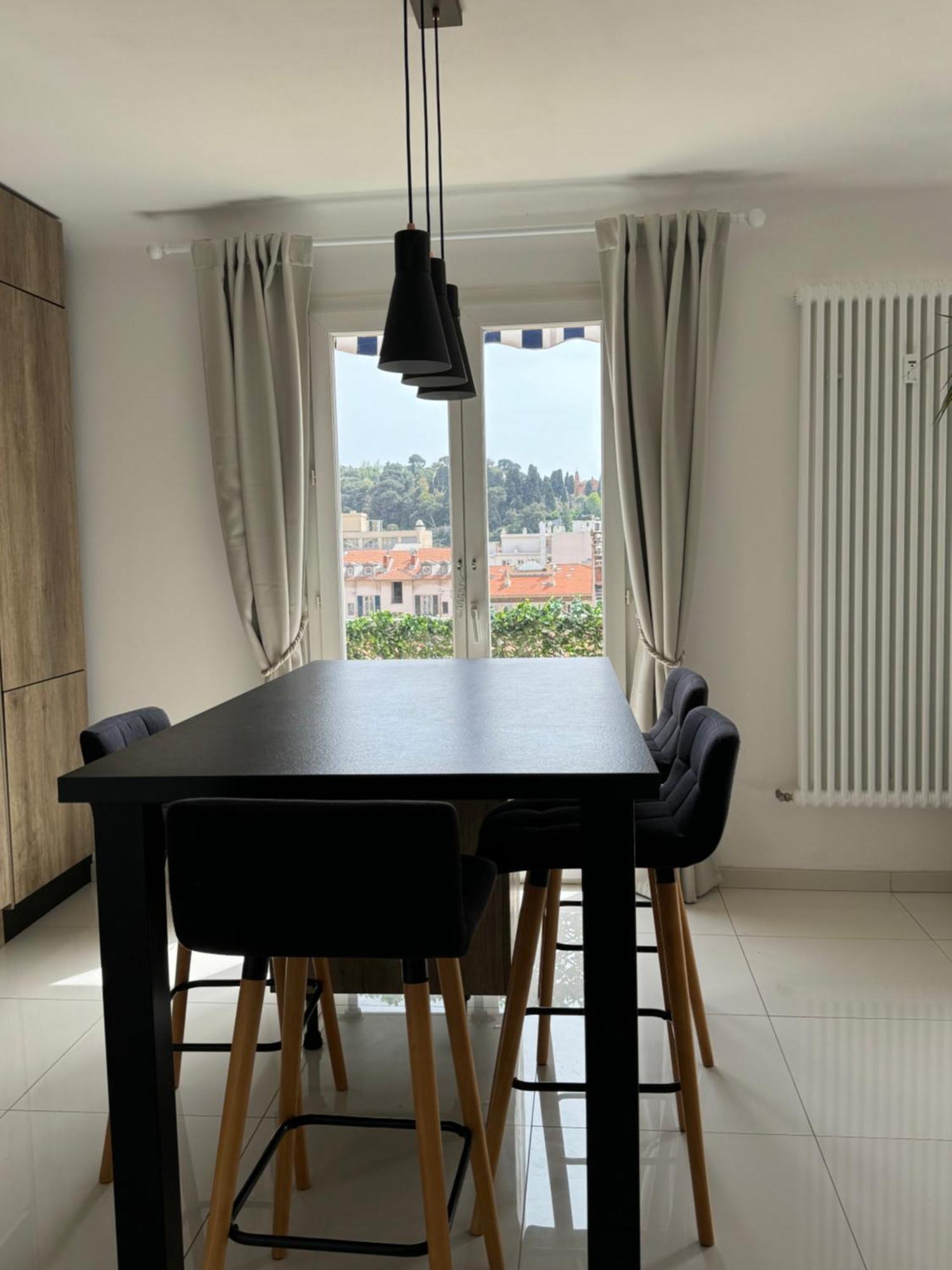 Dernier Etage, Vue Panoramique Colline Du Chateau!