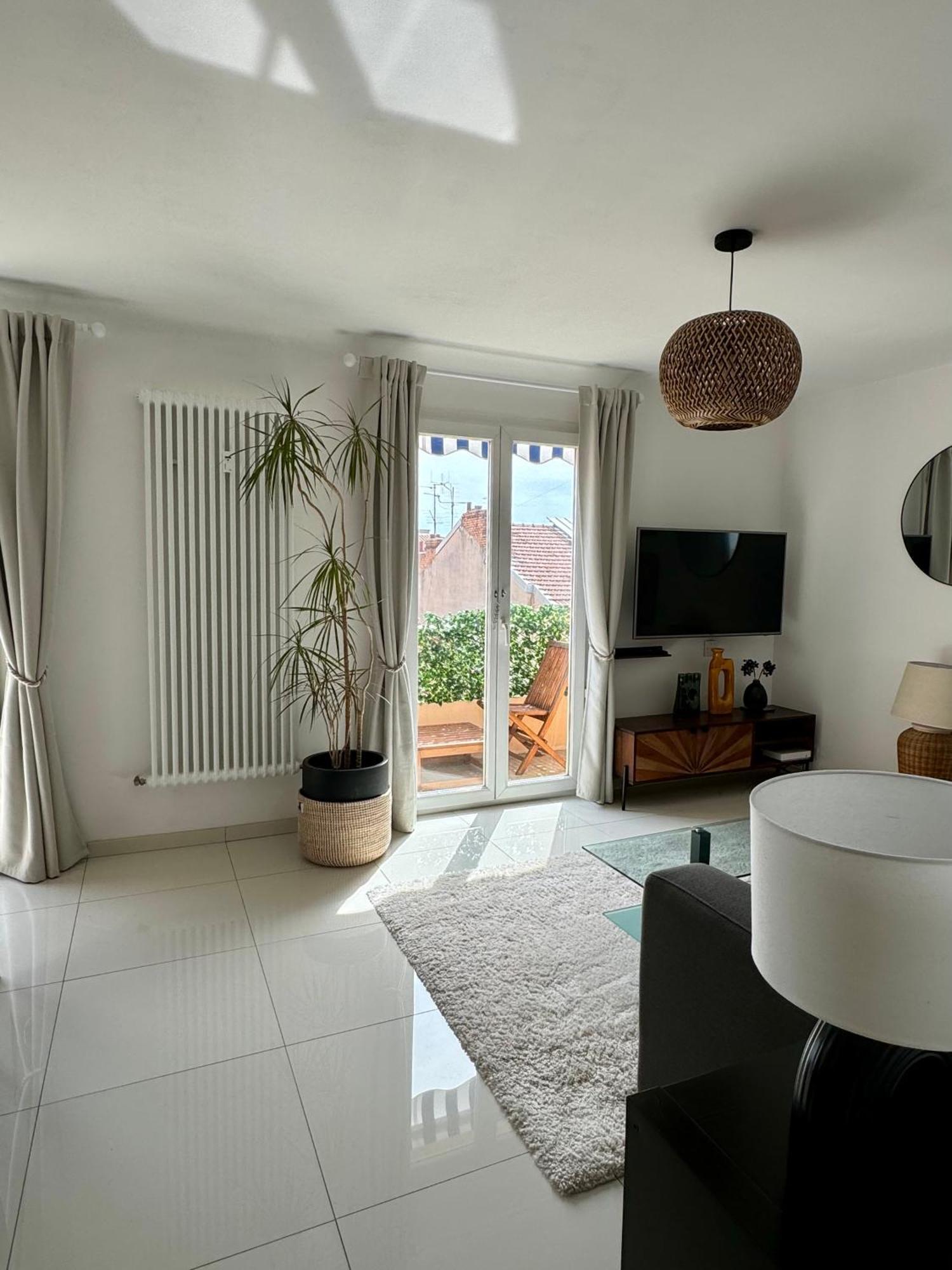 Dernier Etage, Vue Panoramique Colline Du Chateau!